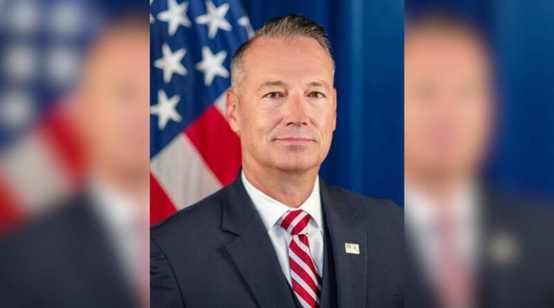 Diretor interino do ICE anunciará saída do cargo em maio