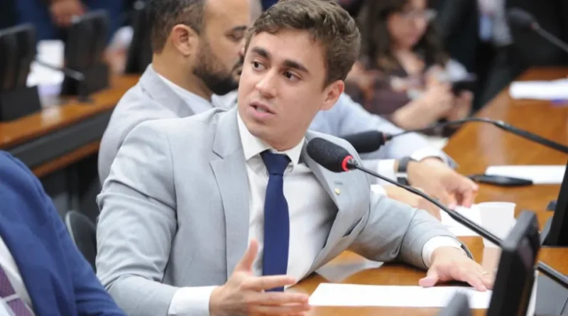 Eduardo critica Nikolas enquanto Flávio Bolsonaro defende a união