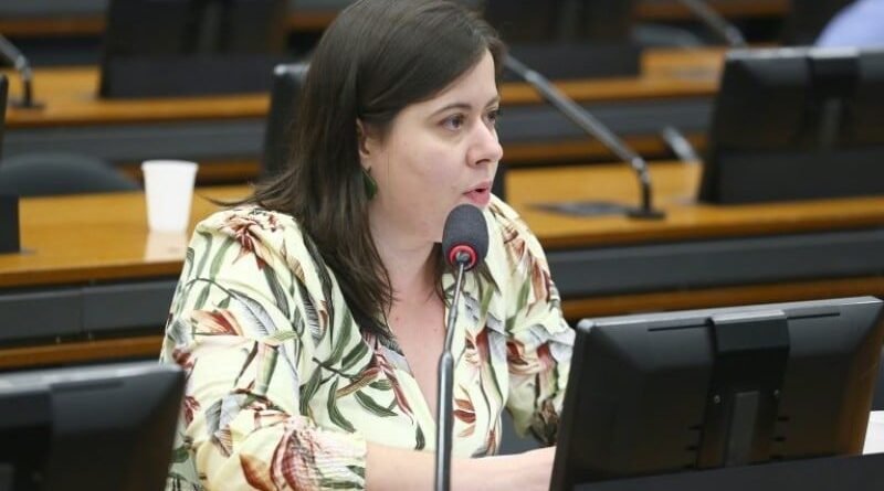 Estagiários poderão receber FGTS e 13º salário com novo projeto na Câmara