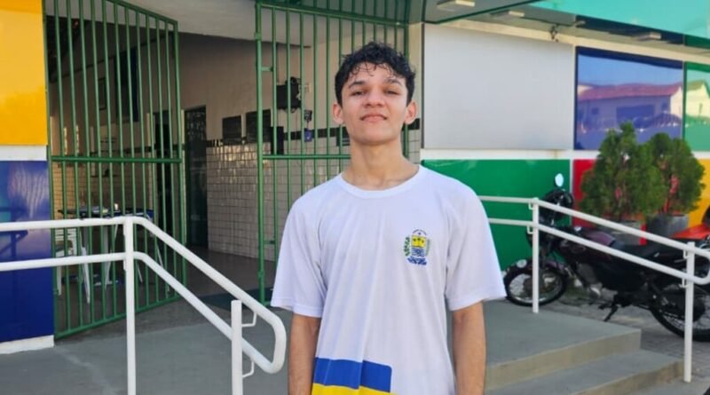 Estudante de 18 anos do Piauí é contratado por multinacional russa após se destacar em escola pública