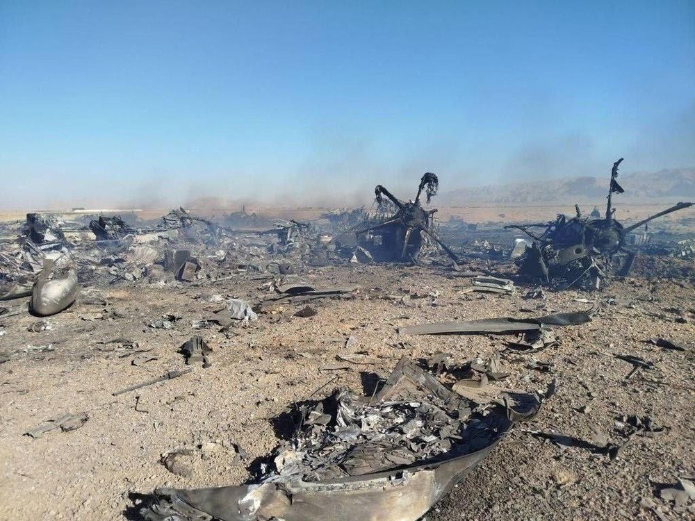 Destroços em Isfahan, no Irã, do que Teerã afirma serem de aeronaves militares dos EUA.