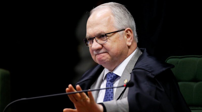 Fachin anuncia que STF eliminará penduricalhos vetados pela Corte