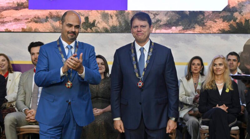 Governador de Minas expressa admiração por Tarcísio em declaração sobre "inveja branca"