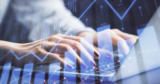 Inteligência artificial avança na substituição de consultores financeiros, mas enfrenta obstáculos regulatórios