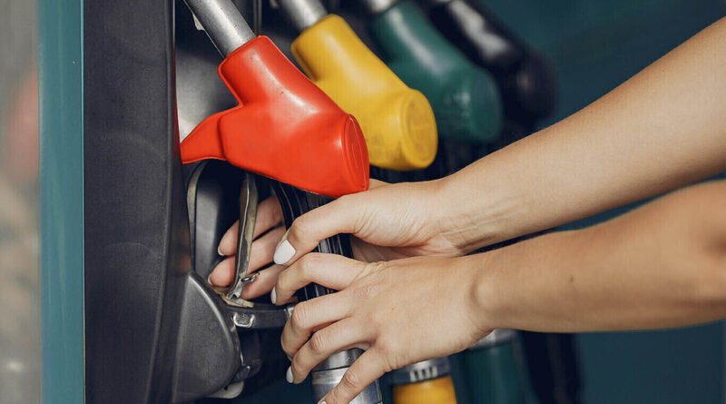 Invenção de 80 anos atrás evita milhões de derrames diários em bombas de gasolina