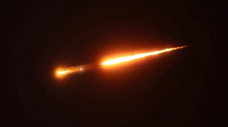 Irã realiza ataques a Israel, Kuwait e Bahrein em meio a tensões com os EUA