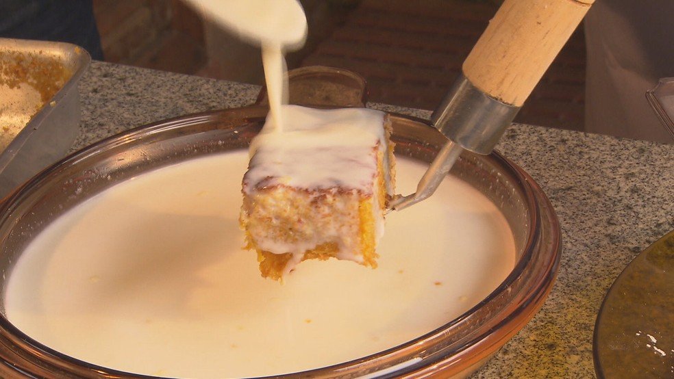 O leite condensado é usado no preparo de inúmeras receitas no Brasil.