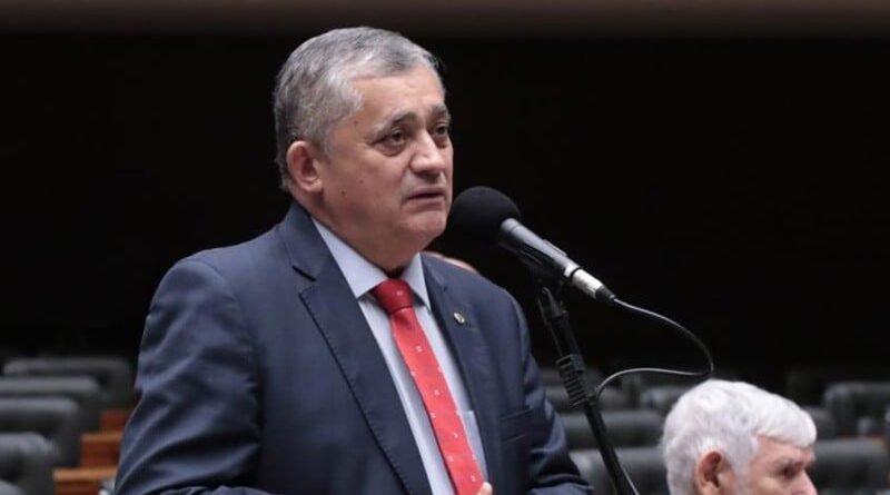 José Guimarães assume Secretaria de Relações Institucionais