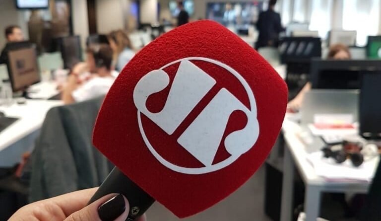 Juíza sentencia ex-comentarista da Jovem Pan por declarações sobre jornalista na CNN relacionadas a cota racial