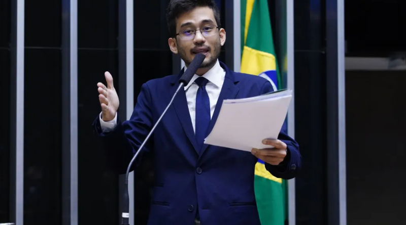 Kim Kataguiri propõe impedir penalizações a prestadores de serviços gratuitos
