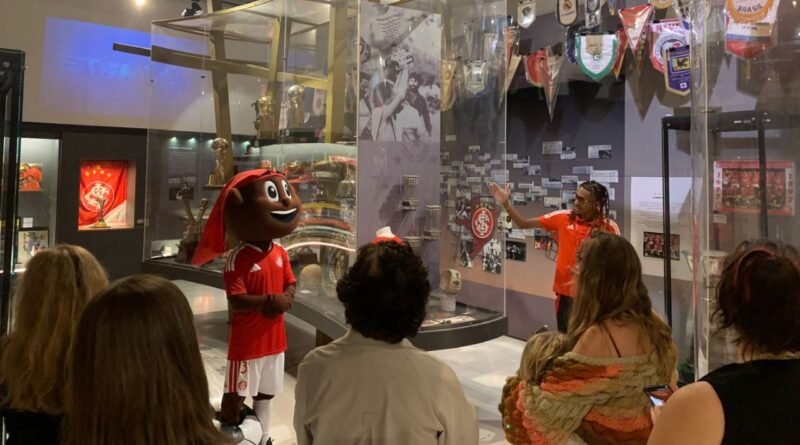 Linha Turismo lança novo roteiro que une futebol e cultura com parada no Beira-Rio