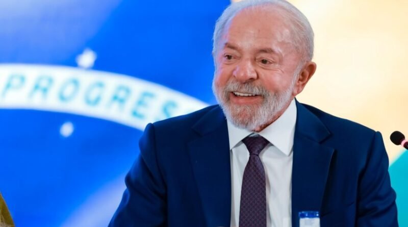 Lula foca em público feminino e propõe fim da escala 6x1 em discurso