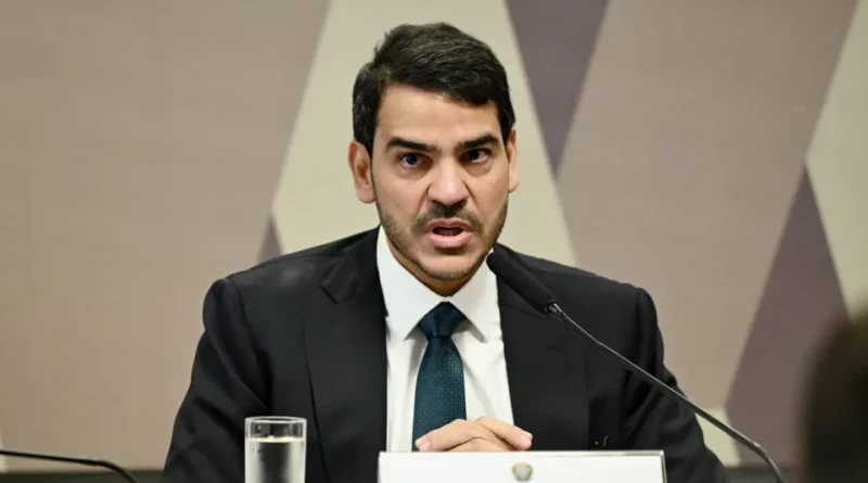 Messias defende que inquéritos devem ter estrutura completa e se refere a Mendonça como 'irmão de fé'
