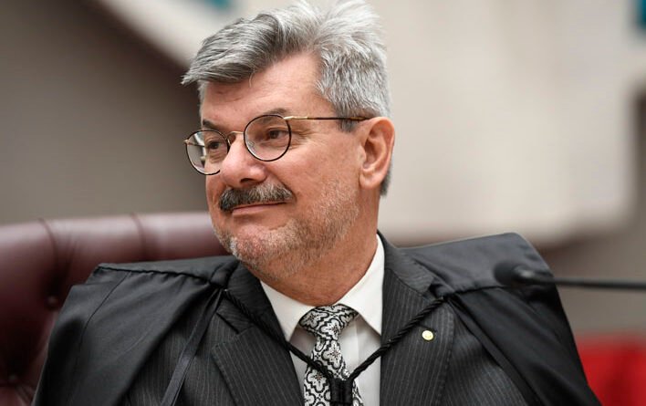 Ministro afastado do STJ por assédio sexual continua recebendo salário de R$ 100 mil com adicionais