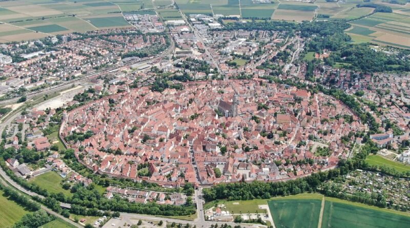 Moradores constroem cidade com pedras comuns e descobrem 72 mil toneladas de diamantes escondidos no terreno