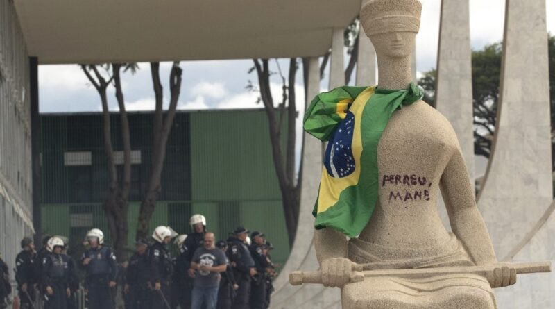 Moraes concede 48 horas para Débora do Batom justificar falhas na tornozeleira eletrônica