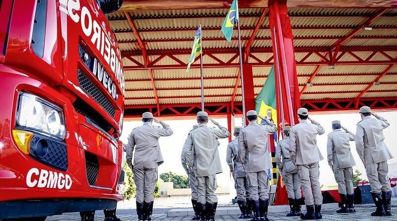 Mudança na aposentadoria de policiais e bombeiros é encaminhada ao Senado