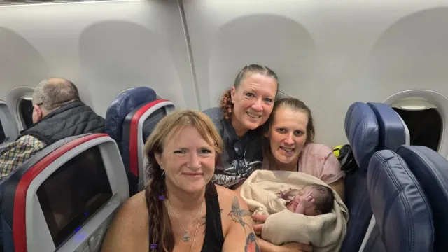 Mulher dá à luz durante voo nos Estados Unidos enquanto avião se prepara para pousar