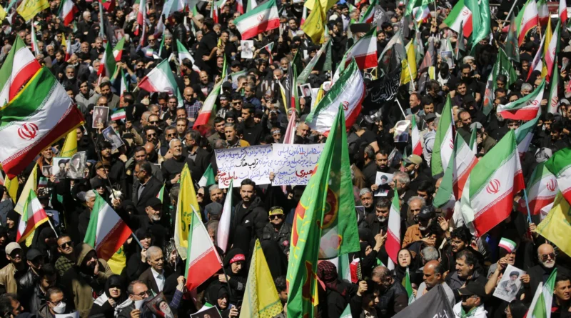 Multidões no Irã lembram 40º dia da morte do líder supremo Khamenei