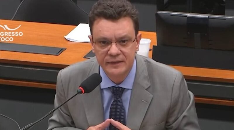 Odair Cunha defende fiscalização dos gastos da primeira-dama