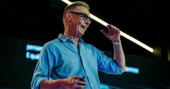 Otto Scharmer destaca a importância da transformação da consciência para a mudança de sistemas no IT Forum Trancoso