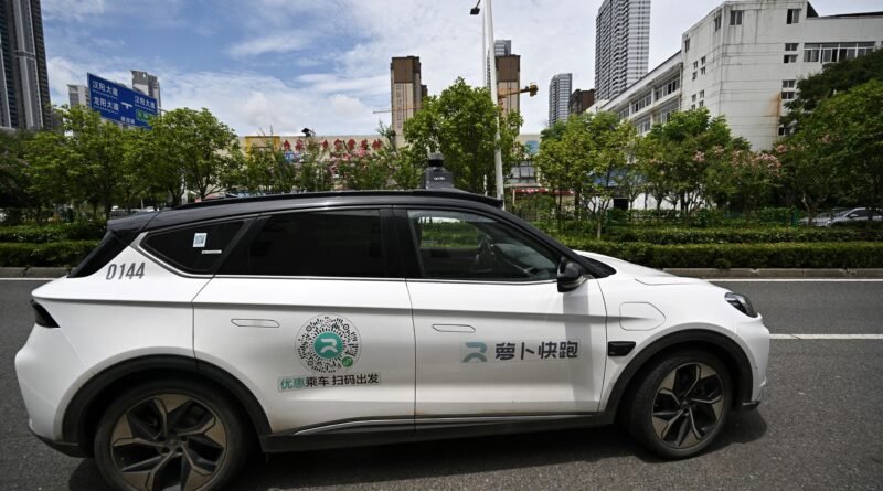 Pane em robotáxis provoca interrupção de tráfego e desvio de motoristas em cidade chinesa