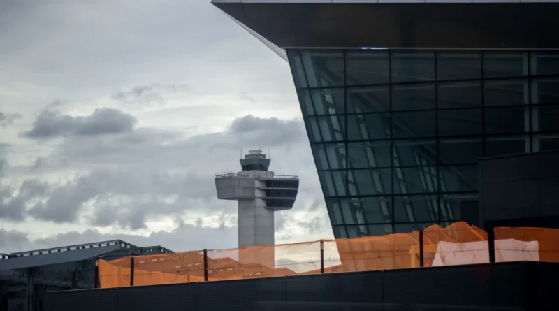 Passageira dá à luz durante voo e sugere nome de Kennedy para o bebê