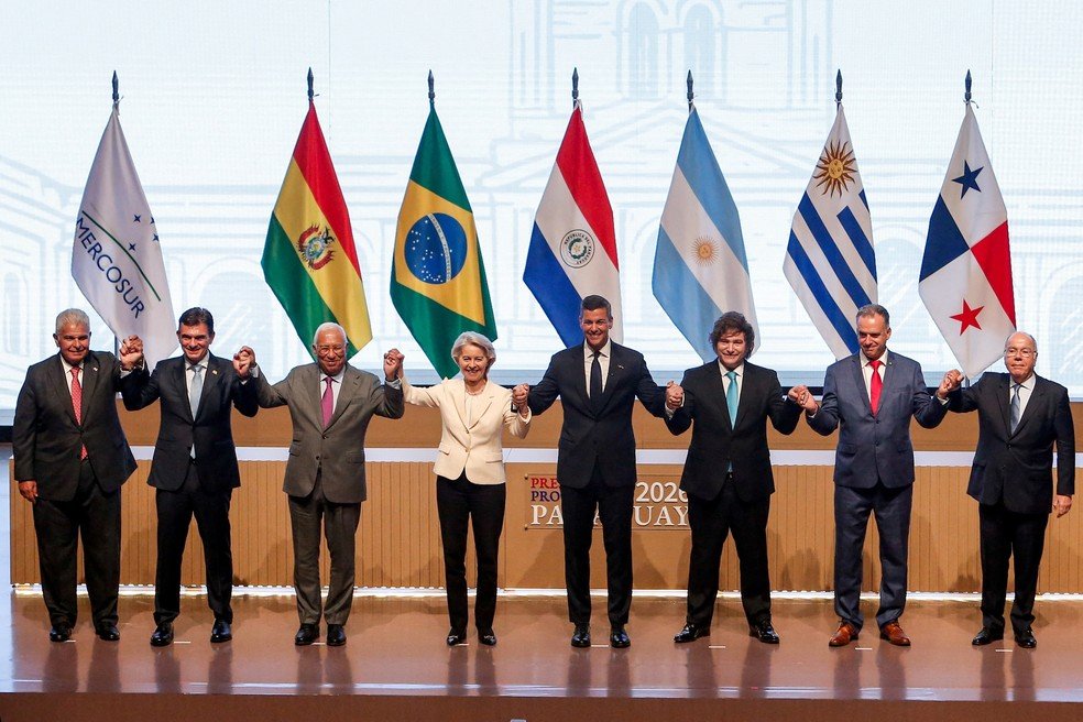Líderes da União Europeia e do Mercosul celebram em Assunção a assinatura do acordo de livre comércio que encerra mais de 25 anos de negociações.