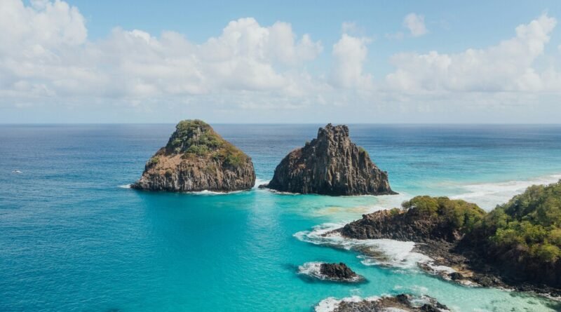 Primeira ilha oceânica do mundo a ser totalmente abastecida por energia solar é brasileira