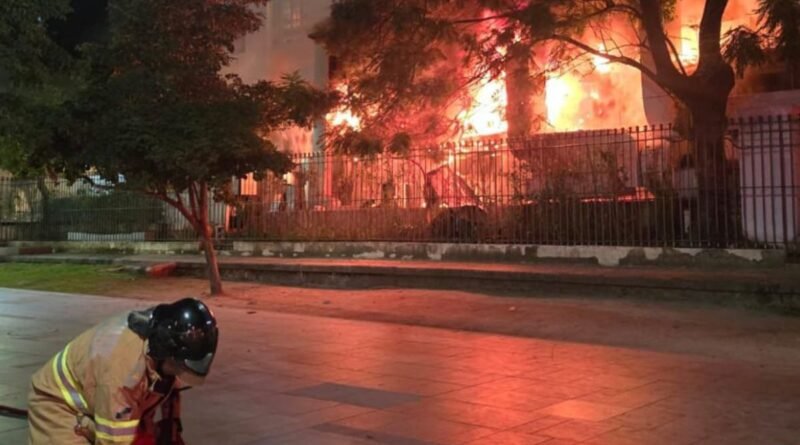 Princípio de incêndio afeta restaurante em edifício histórico no Rio