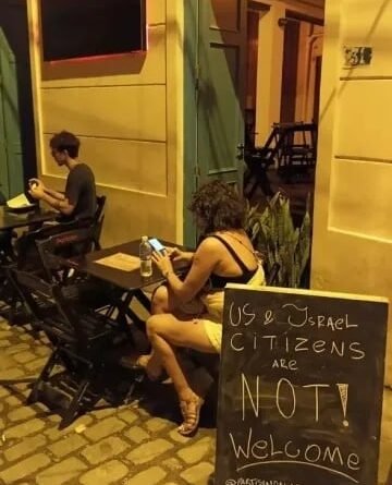 Procon aplica multa a bar na Lapa por placa que restringe entrada de norte-americanos e israelenses