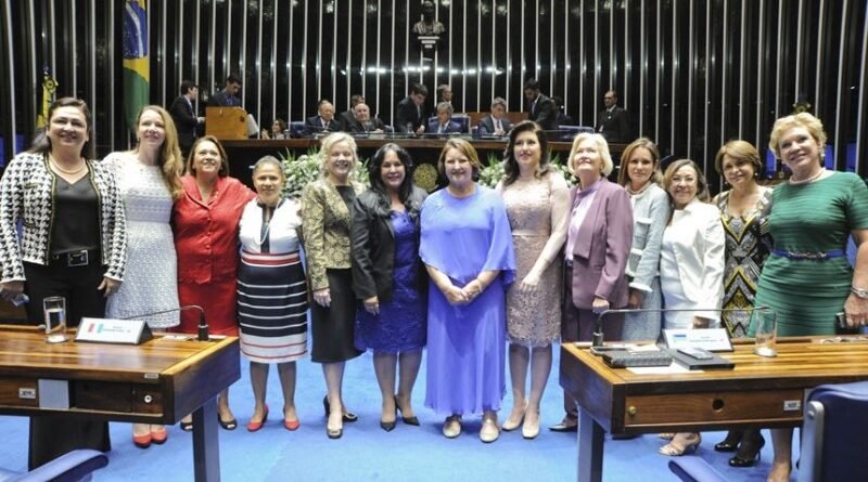 Projeto vincula cota de candidatas à proporção de mulheres na população