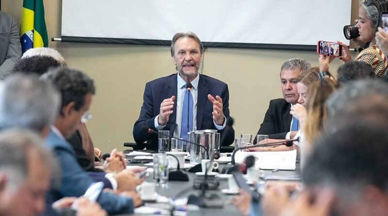 PT solicita urgência para projeto que classifica golpe de Estado como crime hediondo