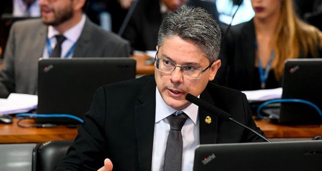 Relator da CPI do Crime Organizado acusa Moraes de ameaçar Coaf para obstruir investigação contra Banco Master