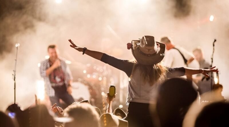 Reprimarização da economia impulsiona o sertanejo, afirma sociólogo