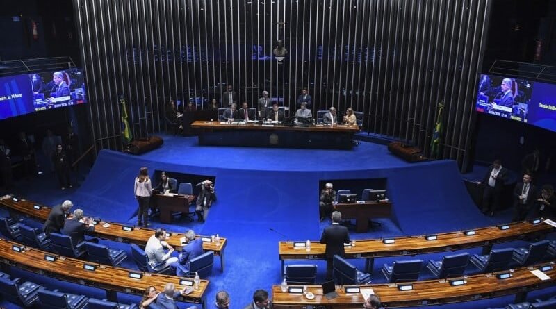 Senado aprova divisão de férias para médicos residentes
