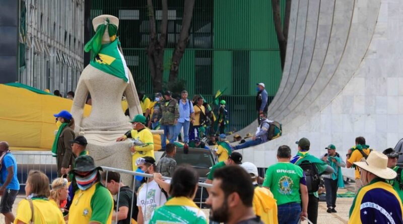 STF impõe pena de 14 anos a empresário de SC por envolvimento nos atos de 8 de Janeiro