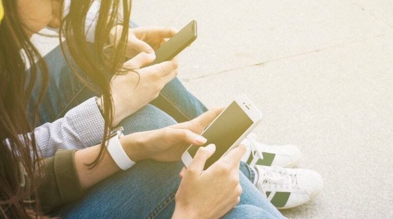 Tabata apresenta proposta de política de mediação parental nas redes sociais