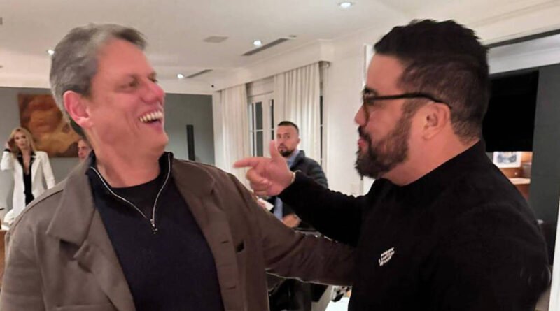 Tarcísio janta e registra encontro com empresário do funk detido por suposta ligação com o PCC