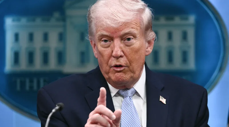 Trump promete bloquear o estreito de Hormuz e acusa Irã de extorsão global