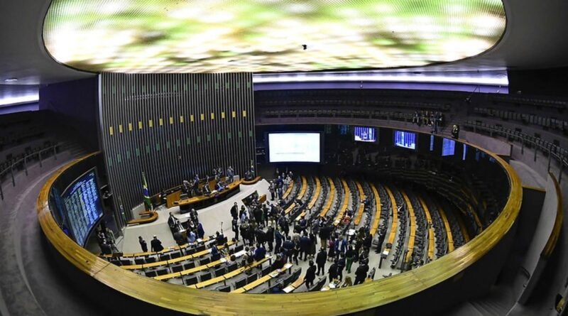 Um em cada quatro deputados muda de partido durante a janela partidária; confira a lista