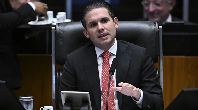 Vitória de Odair Cunha no TCU evidencia influência de Hugo Motta na Câmara