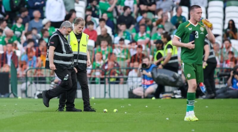 Ativistas pro-Palestina interrompem partida amistosa de futebol entre Irlanda e Catar