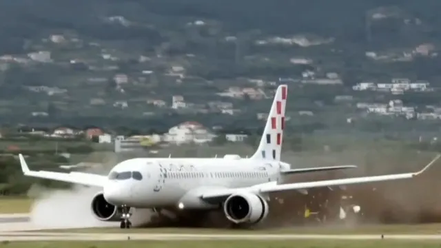 Avião sai da pista durante decolagem na Croácia após derrapagem