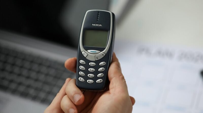 Avó transforma papéis em fortuna multimilionária com ajuda da Nokia em 1998