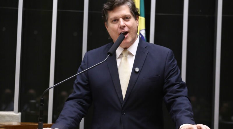 Baleia Rossi alerta para o risco de eleger um presidente com baixa rejeição