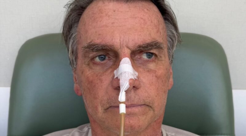 Bolsonaro passa por cirurgia sem intercorrências, segundo boletim médico