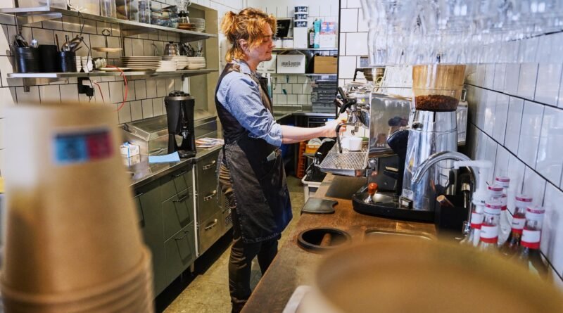Cafeteria gerida por inteligência artificial enfrenta crise após sequência de erros inusitados