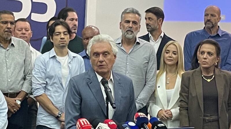 Caiado afirma que nunca se comunica de forma indireta sobre Flávio Bolsonaro