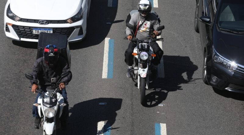Câmara avança na criação de faixas exclusivas para motocicletas